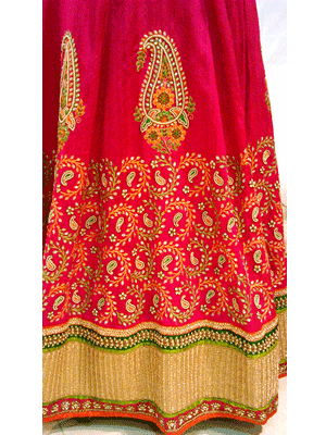 Pranjivan's Beautiful Sarees : Woven Dreams  