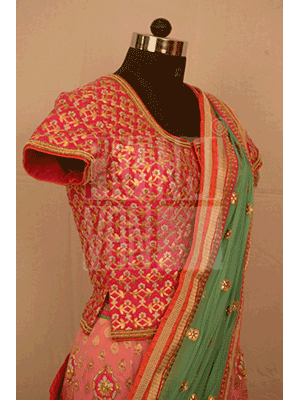 Pranjivan's Beautiful Sarees : Woven Dreams  